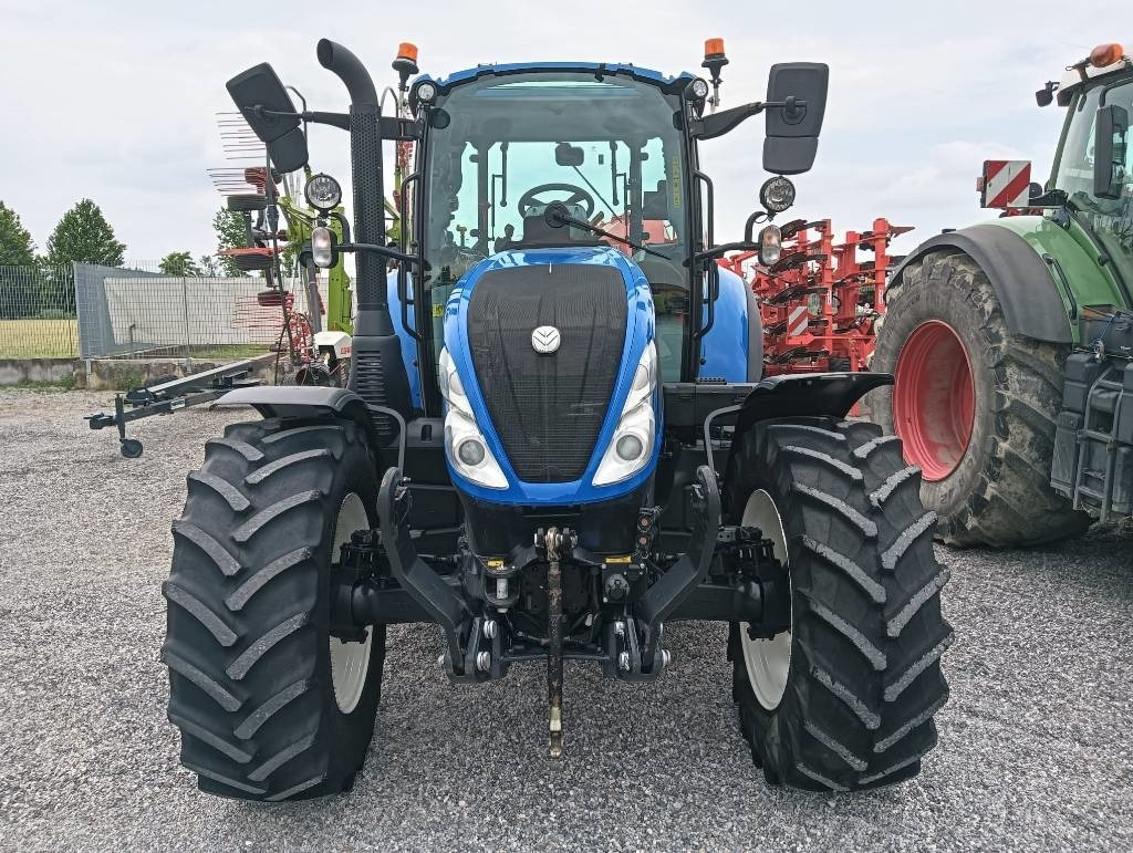 New Holland T 5.120 - Трактор: снимка 2 New Holland T 5.120 - Трактор: снимка 2