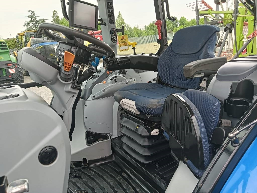 Трактор New Holland T 5.120: снимка 10