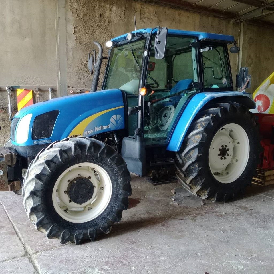New Holland T 5050 - Трактор: снимка 1 New Holland T 5050 - Трактор: снимка 1