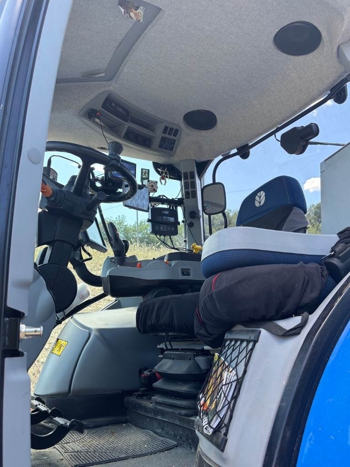 New Holland T6.165 - Трактор: снимка 4 New Holland T6.165 - Трактор: снимка 4