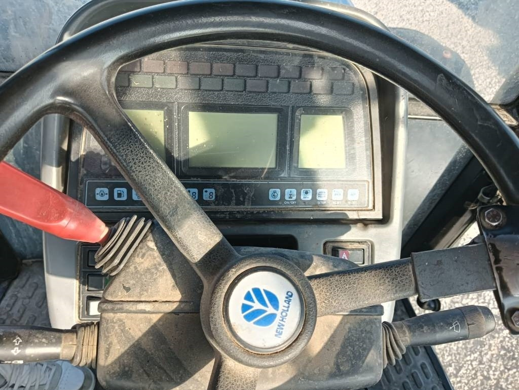New Holland TS 100 - Трактор: снимка 2 New Holland TS 100 - Трактор: снимка 2