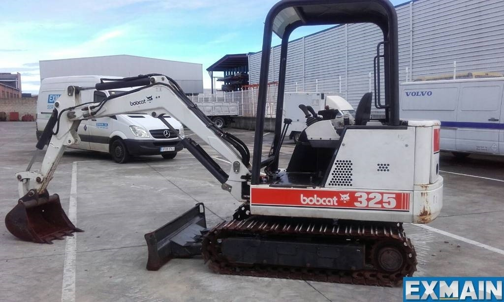 Bobcat X 325 - Мини багер: снимка 1 Bobcat X 325 - Мини багер: снимка 1
