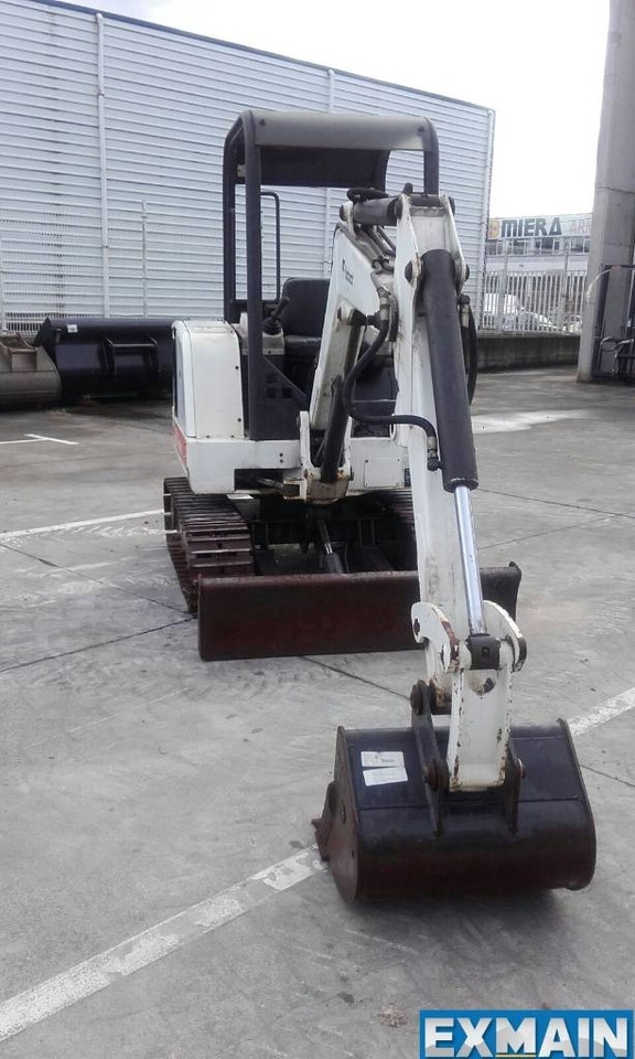 Bobcat X 325 - Мини багер: снимка 3 Bobcat X 325 - Мини багер: снимка 3