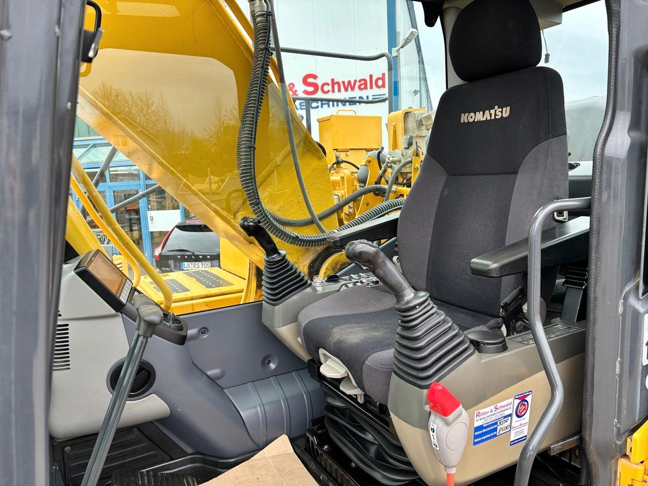 Komatsu HB215LC-3 - Верижен багер: снимка 4 Komatsu HB215LC-3 - Верижен багер: снимка 4