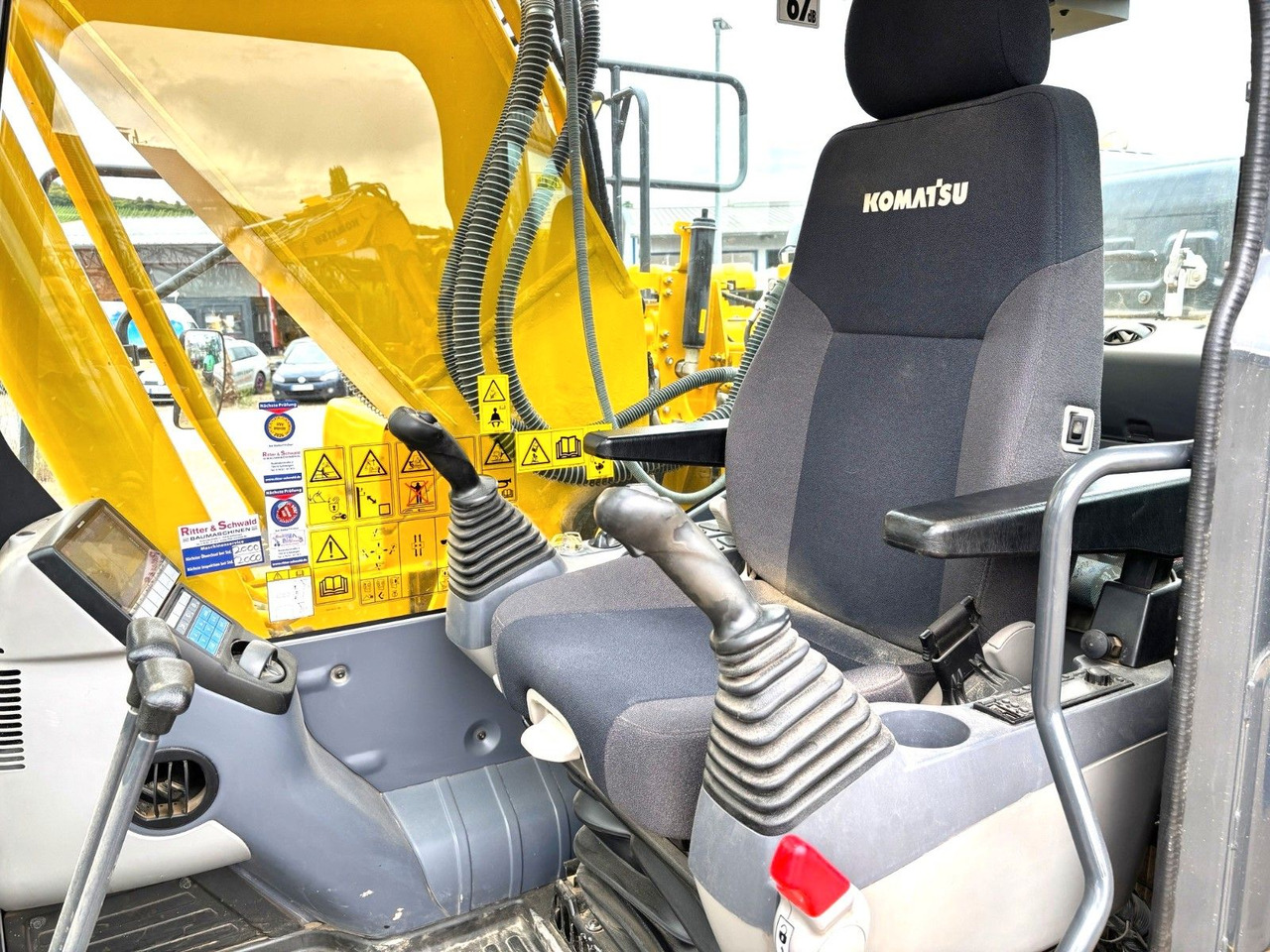 Komatsu PC210LC-11E0 - Верижен багер: снимка 3 Komatsu PC210LC-11E0 - Верижен багер: снимка 3