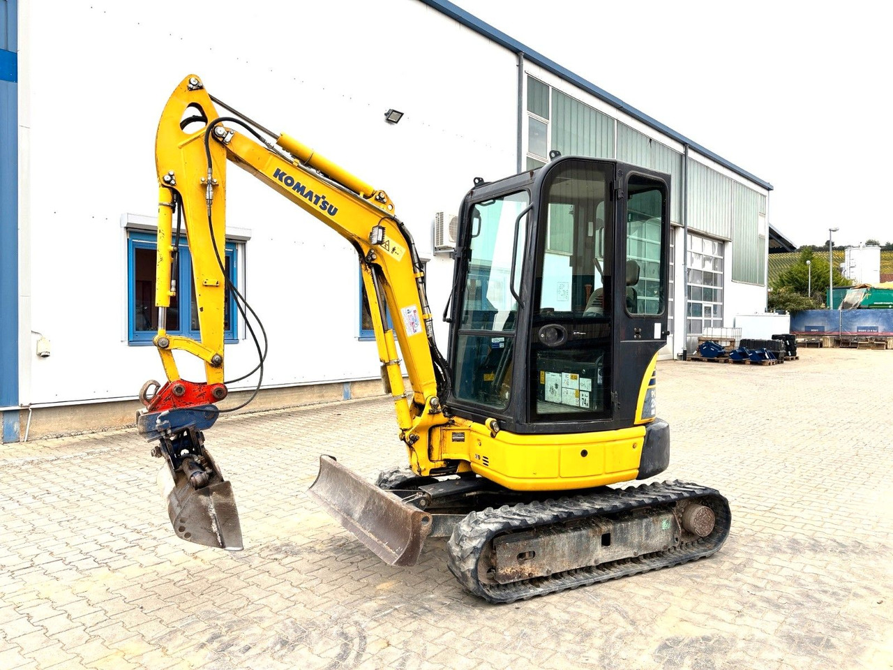 Komatsu PC26MR-3 - Мини багер: снимка 1 Komatsu PC26MR-3 - Мини багер: снимка 1
