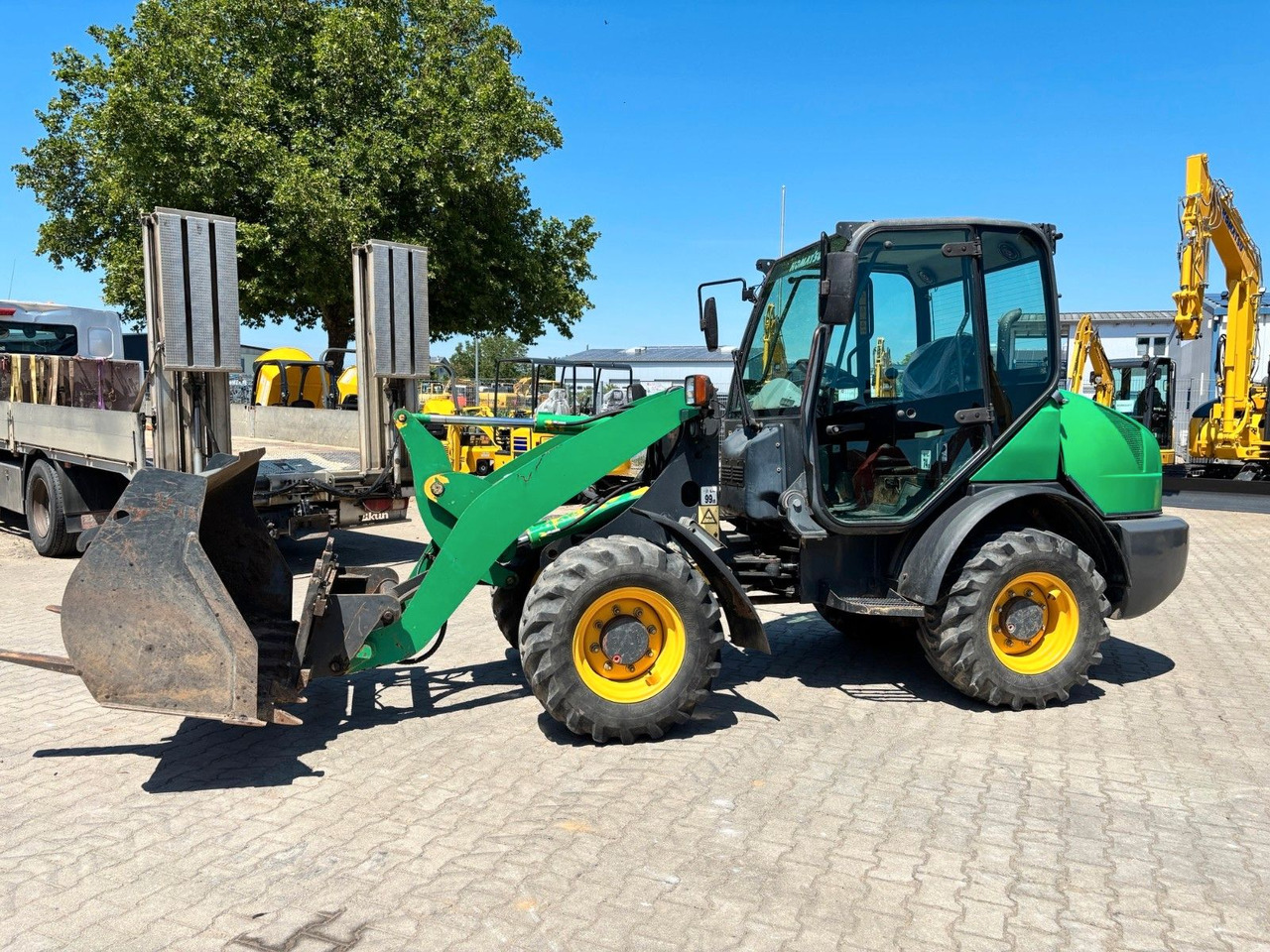 Komatsu WA70-5 - Колесен товарач: снимка 1 Komatsu WA70-5 - Колесен товарач: снимка 1