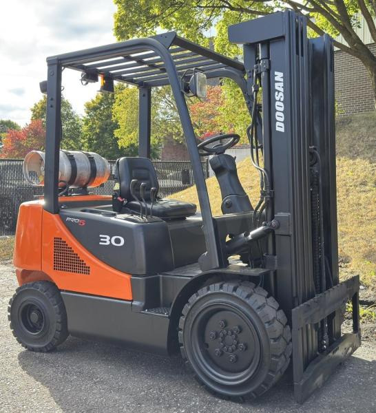 Doosan Chariot élévateur 3t gaz DOOSAN fenwick - Газокар: снимка 3 Doosan Chariot élévateur 3t gaz DOOSAN fenwick - Газокар: снимка 3