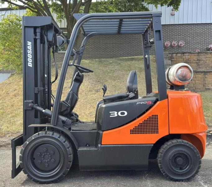 Doosan Chariot élévateur 3t gaz DOOSAN fenwick - Газокар: снимка 1 Doosan Chariot élévateur 3t gaz DOOSAN fenwick - Газокар: снимка 1