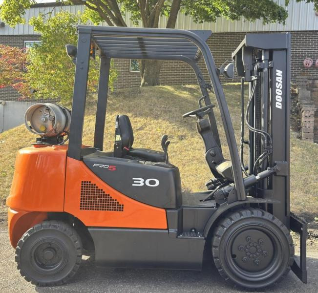 Doosan Chariot élévateur 3t gaz DOOSAN fenwick - Газокар: снимка 4 Doosan Chariot élévateur 3t gaz DOOSAN fenwick - Газокар: снимка 4