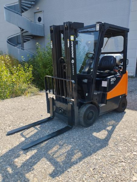 Doosan Chariot élévateur fenwick 2t gaz DOOSAN fenwick - Газокар: снимка 2 Doosan Chariot élévateur fenwick 2t gaz DOOSAN fenwick - Газокар: снимка 2