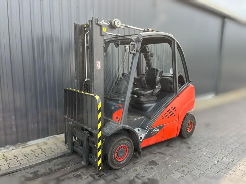 Fenwick H25T-02 - Газокар: снимка 1 Fenwick H25T-02 - Газокар: снимка 1