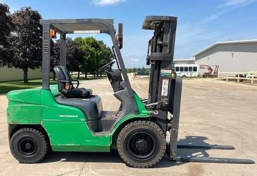 Mitsubishi Chariot élévateur diesel FD30N fenwick - Дизелов мотокар: снимка 2 Mitsubishi Chariot élévateur diesel FD30N fenwick - Дизелов мотокар: снимка 2