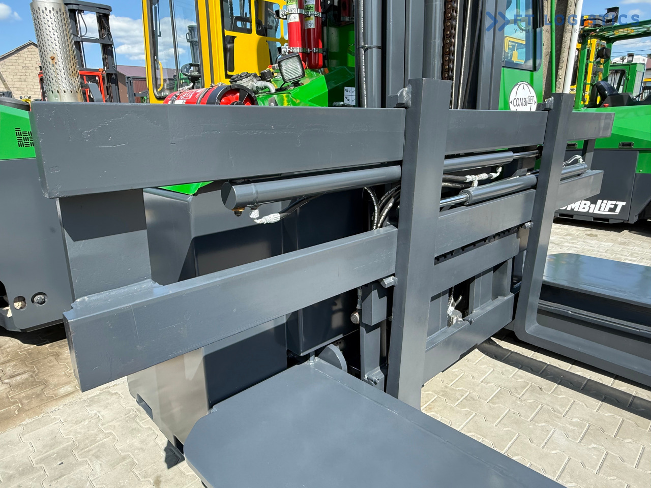 COMBILIFT C5000E / ELECTRIC / TRIPLEX 8300MM / FULL FREE LIFT / WIDE POSITIONER / FORK SIDESHIFT / BATTERY LIKE NEW - Ричтрак с движение в 4 посоки: снимка 5 COMBILIFT C5000E / ELECTRIC / TRIPLEX 8300MM / FULL FREE LIFT / WIDE POSITIONER / FORK SIDESHIFT / BATTERY LIKE NEW - Ричтрак с движение в 4 посоки: снимка 5