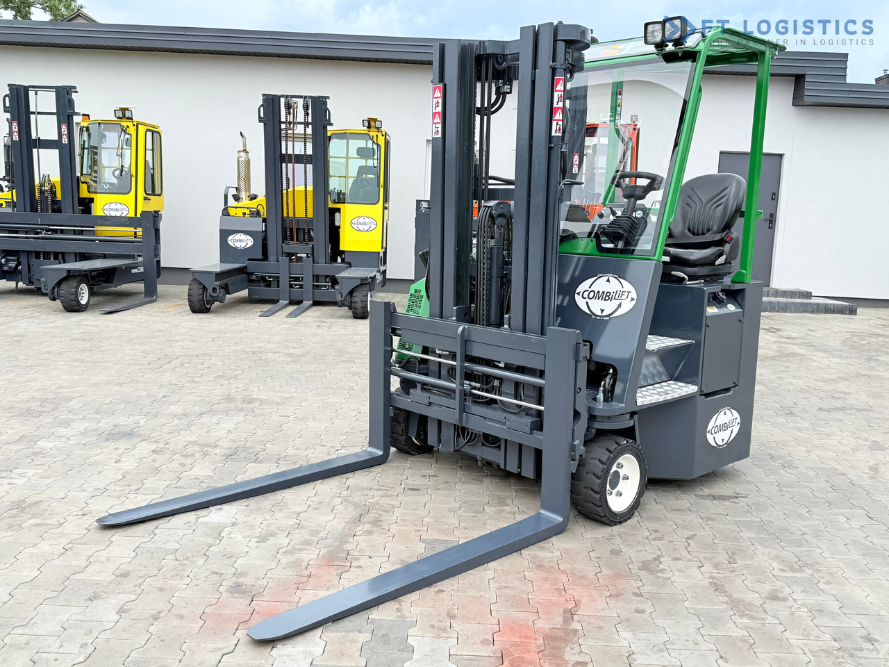 COMBILIFT CB3000 / DIESEL / TRIPLEX 4900MM / FREE LIFT / SIDESHIFT / FORK POSITIONER / 1500MM FORKS / LIKE NEW - Ричтрак с движение в 4 посоки: снимка 3 COMBILIFT CB3000 / DIESEL / TRIPLEX 4900MM / FREE LIFT / SIDESHIFT / FORK POSITIONER / 1500MM FORKS / LIKE NEW - Ричтрак с движение в 4 посоки: снимка 3