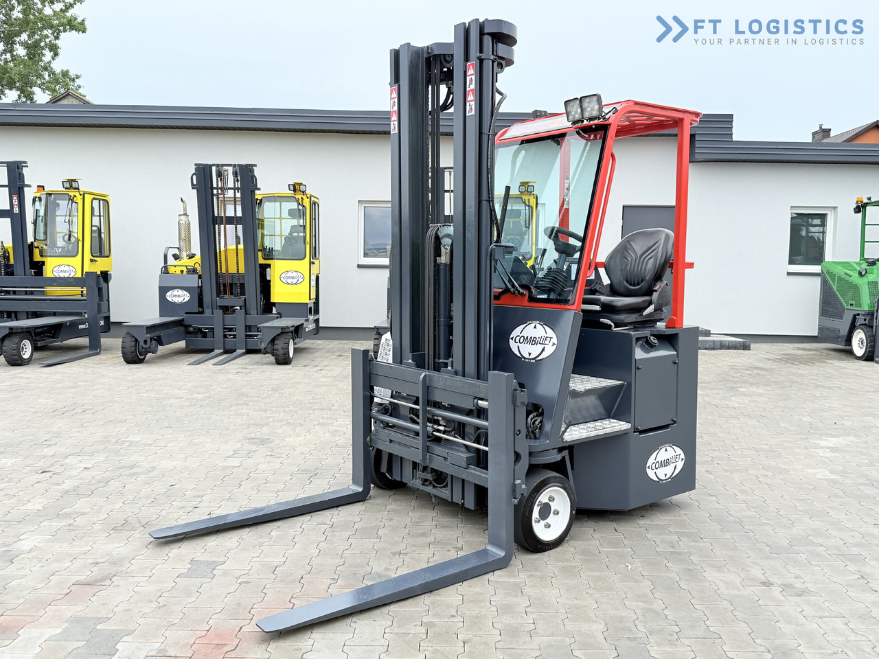 COMBILIFT Combilift C3000CB – TRIPLEX 6000mm – Year 2016 / Only 2,161 hours / Free Lift / Fork Positioner / Diesel - Ричтрак с движение в 4 посоки: снимка 1 COMBILIFT Combilift C3000CB – TRIPLEX 6000mm – Year 2016 / Only 2,161 hours / Free Lift / Fork Positioner / Diesel - Ричтрак с движение в 4 посоки: снимка 1