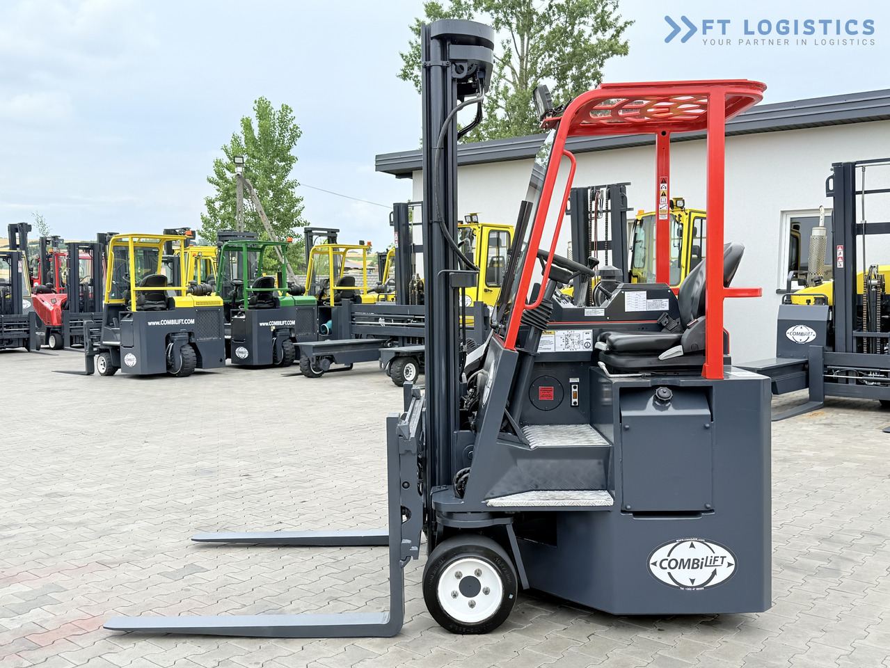 COMBILIFT Combilift C3000CB – TRIPLEX 6000mm – Year 2016 / Only 2,161 hours / Free Lift / Fork Positioner / Diesel - Ричтрак с движение в 4 посоки: снимка 2 COMBILIFT Combilift C3000CB – TRIPLEX 6000mm – Year 2016 / Only 2,161 hours / Free Lift / Fork Positioner / Diesel - Ричтрак с движение в 4 посоки: снимка 2