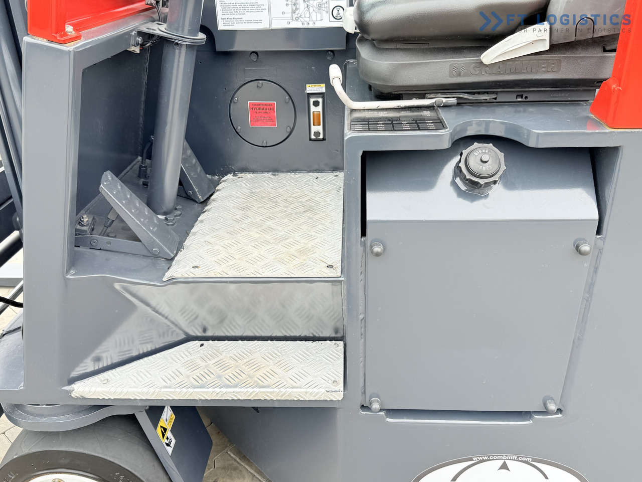 COMBILIFT Combilift C3000CB – TRIPLEX 6000mm – Year 2016 / Only 2,161 hours / Free Lift / Fork Positioner / Diesel - Ричтрак с движение в 4 посоки: снимка 3 COMBILIFT Combilift C3000CB – TRIPLEX 6000mm – Year 2016 / Only 2,161 hours / Free Lift / Fork Positioner / Diesel - Ричтрак с движение в 4 посоки: снимка 3