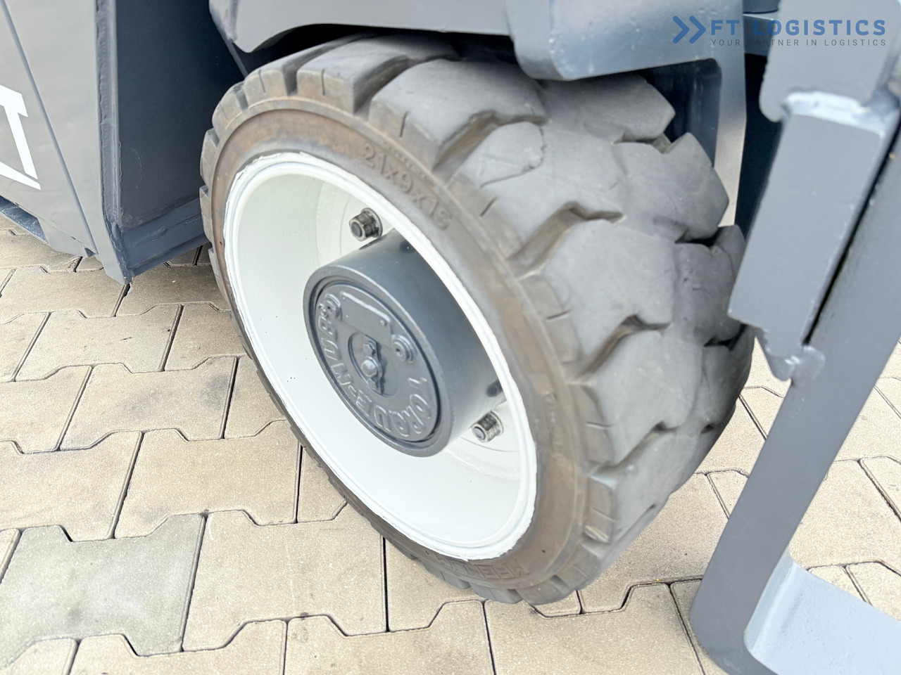 COMBILIFT Combilift CBE4000 / TRIPLEX 5200MM / ELECTRIC / FREE LIFT / FORK POSITIONER / SIDESHIFT / LIKE NEW - Ричтрак с движение в 4 посоки: снимка 5 COMBILIFT Combilift CBE4000 / TRIPLEX 5200MM / ELECTRIC / FREE LIFT / FORK POSITIONER / SIDESHIFT / LIKE NEW - Ричтрак с движение в 4 посоки: снимка 5