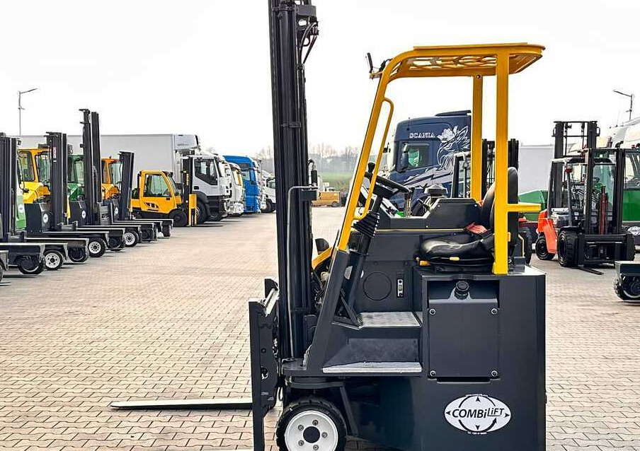Combilift C2500CB / DUPLEX / 4100MM / DIESEL / FREE LIFT / FORK POSITIONER / SIDE SHIFT / LIKE NEW - Ричтрак с движение в 4 посоки: снимка 3 Combilift C2500CB / DUPLEX / 4100MM / DIESEL / FREE LIFT / FORK POSITIONER / SIDE SHIFT / LIKE NEW - Ричтрак с движение в 4 посоки: снимка 3