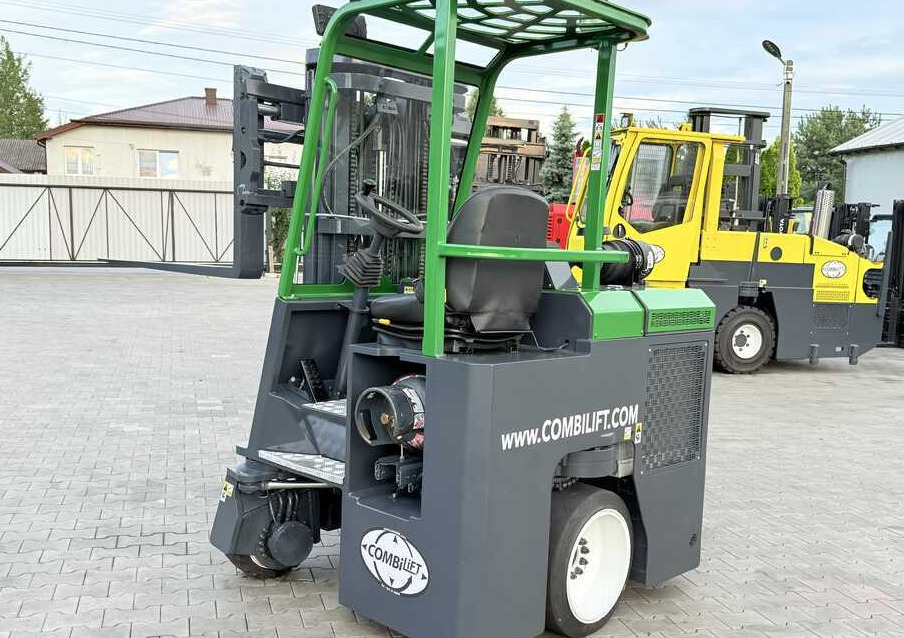 Combilift C2500CB / GAS / TRIPLEX - 4900MM / FREE-LIFT / POSITIONER / SIDE SHIFT / LIKE NEW - Ричтрак с движение в 4 посоки: снимка 3 Combilift C2500CB / GAS / TRIPLEX - 4900MM / FREE-LIFT / POSITIONER / SIDE SHIFT / LIKE NEW - Ричтрак с движение в 4 посоки: снимка 3