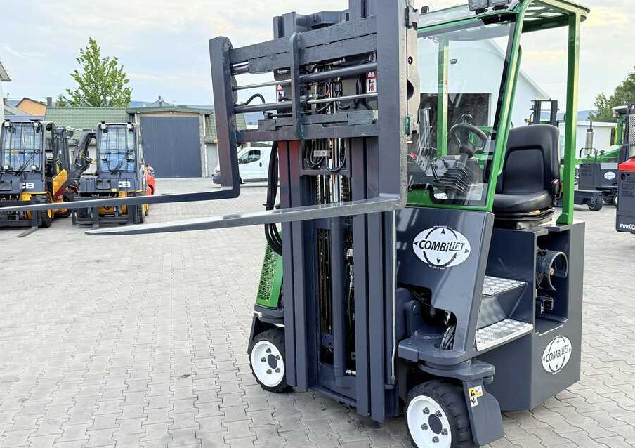 Combilift C2500CB / GAS / TRIPLEX - 4900MM / FREE-LIFT / POSITIONER / SIDE SHIFT / LIKE NEW - Ричтрак с движение в 4 посоки: снимка 2 Combilift C2500CB / GAS / TRIPLEX - 4900MM / FREE-LIFT / POSITIONER / SIDE SHIFT / LIKE NEW - Ричтрак с движение в 4 посоки: снимка 2