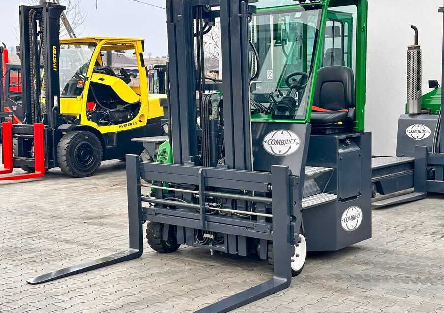 Combilift C2500CB / TRIPLEX / DIESEL / 4900MM / FREE LIFT / POSITIONER 1720MM / LIKE NEW - Ричтрак с движение в 4 посоки: снимка 2 Combilift C2500CB / TRIPLEX / DIESEL / 4900MM / FREE LIFT / POSITIONER 1720MM / LIKE NEW - Ричтрак с движение в 4 посоки: снимка 2