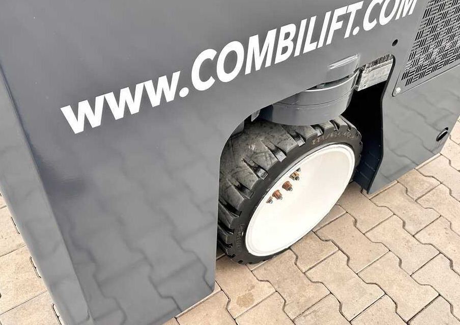 Ричтрак с движение в 4 посоки Combilift C2500CB / TRIPLEX / DIESEL / 4900MM / FREE LIFT / POSITIONER 1720MM / LIKE NEW: снимка 31