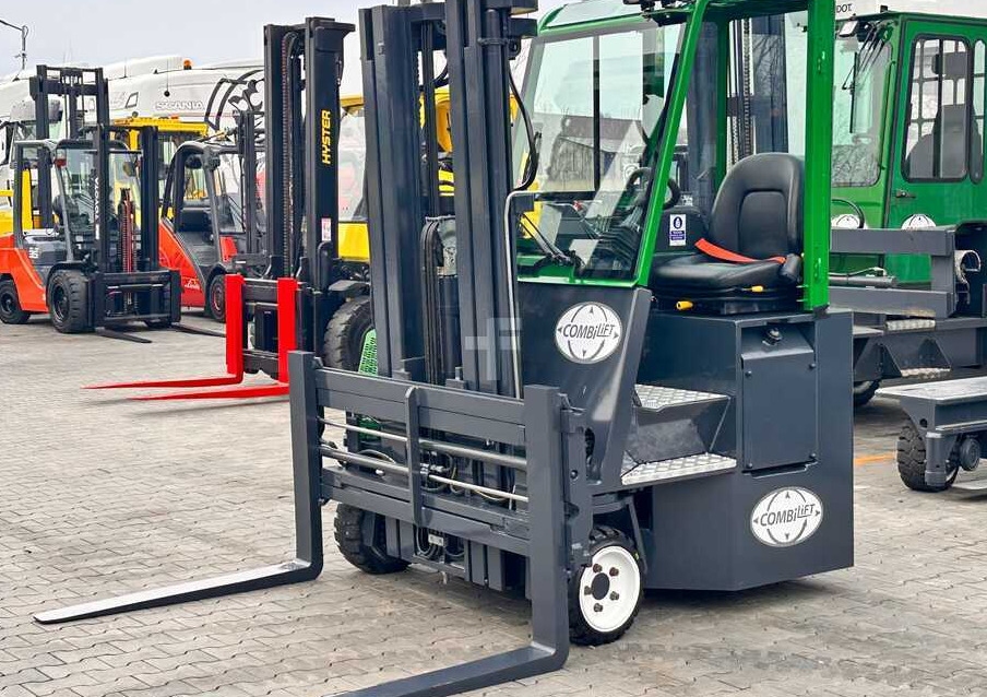 Combilift C2500CB / TRIPLEX / DIESEL / 4900MM / FREE LIFT / POSITIONER 1720MM / LIKE NEW - Ричтрак с движение в 4 посоки: снимка 1 Combilift C2500CB / TRIPLEX / DIESEL / 4900MM / FREE LIFT / POSITIONER 1720MM / LIKE NEW - Ричтрак с движение в 4 посоки: снимка 1