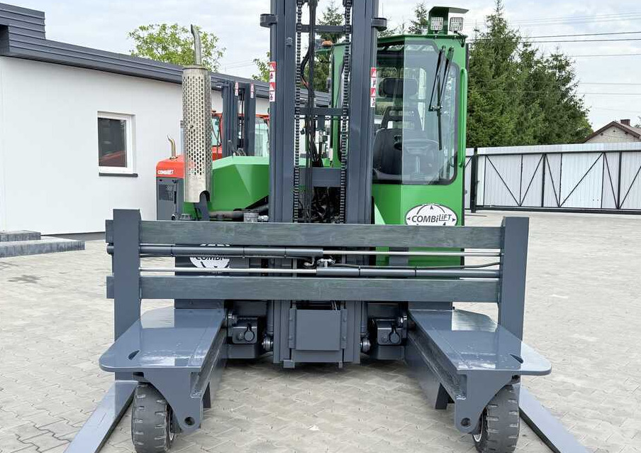 Combilift C3000 / DIESEL / DUPLEX 4000MM / WIDE FORK POSITIONER / FULL CABIN - Ричтрак с движение в 4 посоки: снимка 4 Combilift C3000 / DIESEL / DUPLEX 4000MM / WIDE FORK POSITIONER / FULL CABIN - Ричтрак с движение в 4 посоки: снимка 4