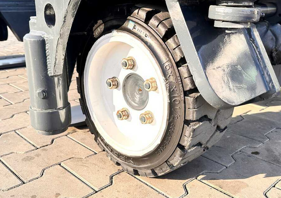 Combilift C3000 / DUPLEX / 4100MM / LPG / FREE LIFT / LIKE NEW - Ричтрак с движение в 4 посоки: снимка 4 Combilift C3000 / DUPLEX / 4100MM / LPG / FREE LIFT / LIKE NEW - Ричтрак с движение в 4 посоки: снимка 4