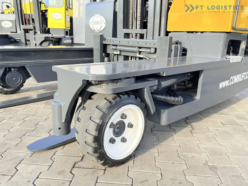 Combilift C3000 / GAS / DUPLEX 4500MM / ONLY 3096 HOURS / FORK SIDE SHIFT / FULL CABIN / EXCELLENT CONDITION / Wide range of four-way and - Ричтрак с движение в 4 посоки: снимка 4 Combilift C3000 / GAS / DUPLEX 4500MM / ONLY 3096 HOURS / FORK SIDE SHIFT / FULL CABIN / EXCELLENT CONDITION / Wide range of four-way and - Ричтрак с движение в 4 посоки: снимка 4