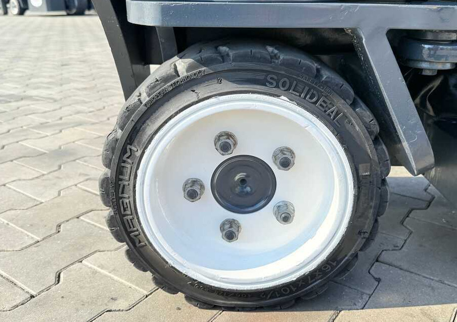 Combilift C3000 / GAS / TRIPLEX - 4900MM / ONLY 1537 HOURS / FORK POSITIONER / CABIN / LIKE NEW - Ричтрак с движение в 4 посоки: снимка 3 Combilift C3000 / GAS / TRIPLEX - 4900MM / ONLY 1537 HOURS / FORK POSITIONER / CABIN / LIKE NEW - Ричтрак с движение в 4 посоки: снимка 3