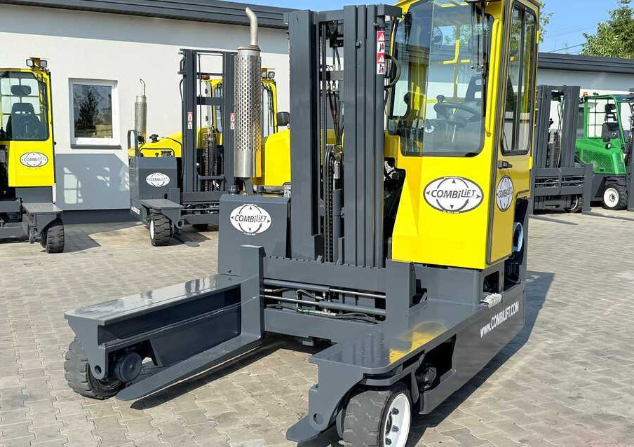 Combilift C3000 / GAS / TRIPLEX - 4900MM / ONLY 1537 HOURS / FORK POSITIONER / CABIN / LIKE NEW - Ричтрак с движение в 4 посоки: снимка 4 Combilift C3000 / GAS / TRIPLEX - 4900MM / ONLY 1537 HOURS / FORK POSITIONER / CABIN / LIKE NEW - Ричтрак с движение в 4 посоки: снимка 4