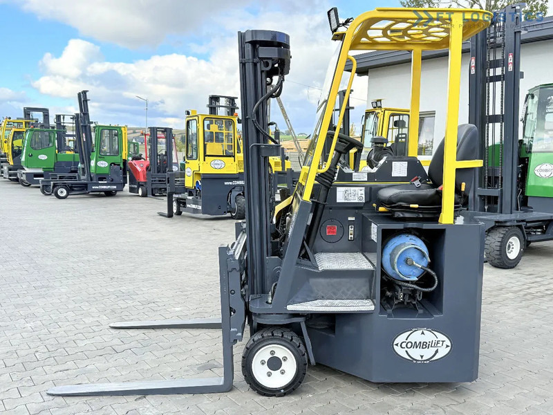 Combilift C3000CB / GAS / TRIPLEX 4900MM / FREE LIFT / FORK POSITIONER / SIDE SHIFT / EXCELLENT CONDITION / Wide range of four-way and sid - Ричтрак с движение в 4 посоки: снимка 3 Combilift C3000CB / GAS / TRIPLEX 4900MM / FREE LIFT / FORK POSITIONER / SIDE SHIFT / EXCELLENT CONDITION / Wide range of four-way and sid - Ричтрак с движение в 4 посоки: снимка 3