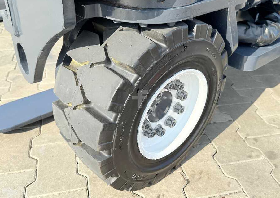 Combilift C4000 / DIESEL / DUPLEX - 4100MM / POSITIONER / ONLY 2951 MTH / LIKE NEW - Ричтрак с движение в 4 посоки: снимка 2 Combilift C4000 / DIESEL / DUPLEX - 4100MM / POSITIONER / ONLY 2951 MTH / LIKE NEW - Ричтрак с движение в 4 посоки: снимка 2