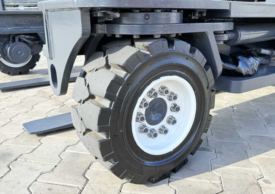Combilift C4000 / GAS / DUPLEX - 4100MM / SIDE SHIFT / FREE LIFT / FULL HEATED CABIN / ONLY 4223 HOURS / CONDITION – LIKE NEW! - Ричтрак с движение в 4 посоки: снимка 3 Combilift C4000 / GAS / DUPLEX - 4100MM / SIDE SHIFT / FREE LIFT / FULL HEATED CABIN / ONLY 4223 HOURS / CONDITION – LIKE NEW! - Ричтрак с движение в 4 посоки: снимка 3