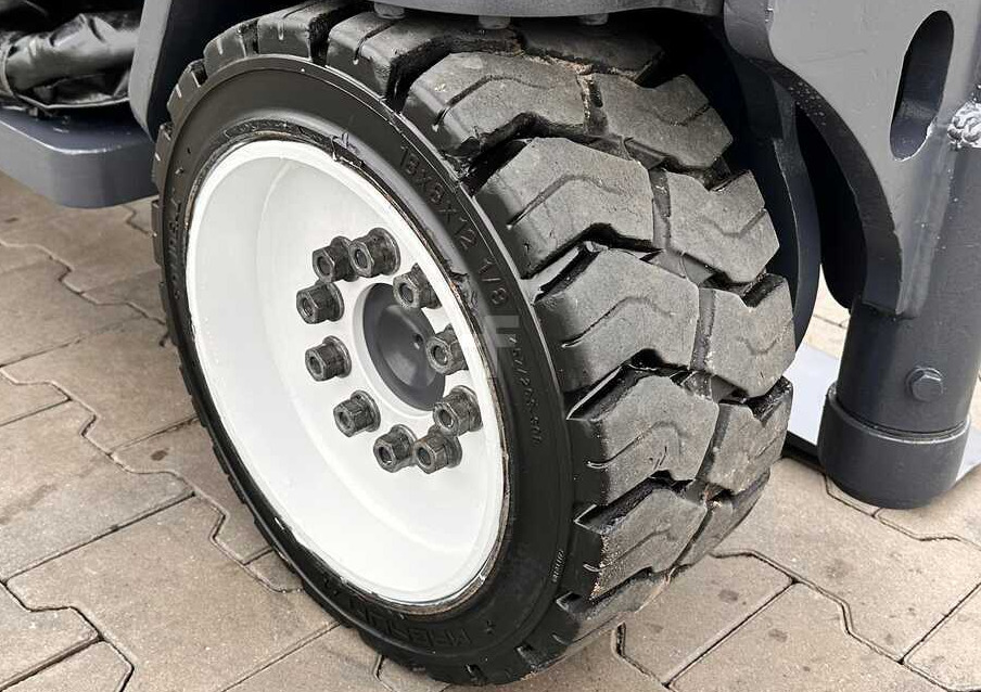 Combilift C4000 / LPG / DUPLEX / LIFTING HEIGHT 550CM / FREE LIFT / LIKE NEW - Ричтрак с движение в 4 посоки: снимка 5 Combilift C4000 / LPG / DUPLEX / LIFTING HEIGHT 550CM / FREE LIFT / LIKE NEW - Ричтрак с движение в 4 посоки: снимка 5