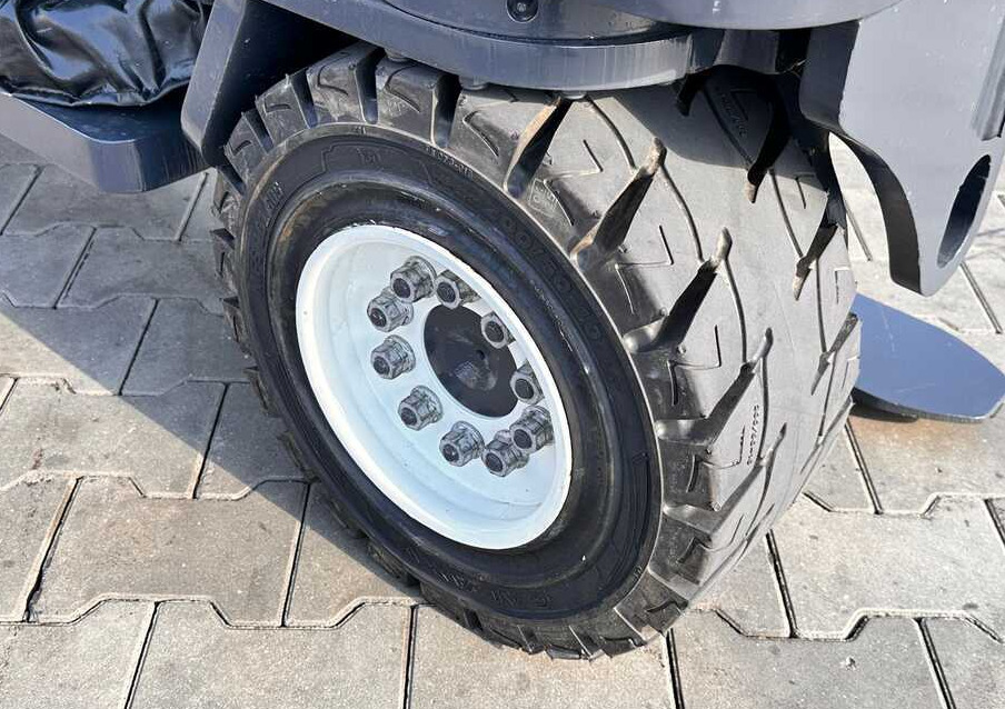 Combilift C4000 / TRIPLEX / 4900MM / GAS / FREE LIFT / FORK SIDE SHIFT / LIKE NEW - Ричтрак с движение в 4 посоки: снимка 5 Combilift C4000 / TRIPLEX / 4900MM / GAS / FREE LIFT / FORK SIDE SHIFT / LIKE NEW - Ричтрак с движение в 4 посоки: снимка 5