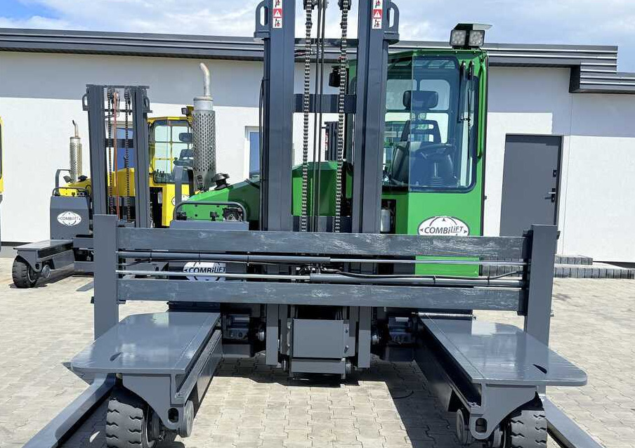 Combilift C4500 / DIESEL / DUPLEX - 4000MM / WIDE FORK POSITIONER 3150MM / FULL HEATED CABIN / ONLY 4859 HOURS / CONDITION – LIKE NEW! - Ричтрак с движение в 4 посоки: снимка 4 Combilift C4500 / DIESEL / DUPLEX - 4000MM / WIDE FORK POSITIONER 3150MM / FULL HEATED CABIN / ONLY 4859 HOURS / CONDITION – LIKE NEW! - Ричтрак с движение в 4 посоки: снимка 4