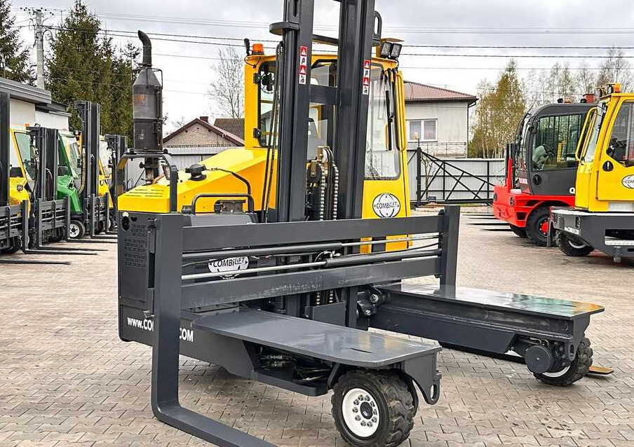 Combilift C4500 / DUPLEX / 4050MM / DIESEL / WIDE POSITIONER / FREE LIFT / SIDESHIFT / LIKE NEW - Ричтрак с движение в 4 посоки: снимка 5 Combilift C4500 / DUPLEX / 4050MM / DIESEL / WIDE POSITIONER / FREE LIFT / SIDESHIFT / LIKE NEW - Ричтрак с движение в 4 посоки: снимка 5
