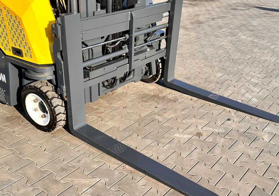 Combilift CB3000 / LPG / DUPLEX / 4000MM / FREE LIFT / NEW BAND TIRES / LIKE NEW - Ричтрак с движение в 4 посоки: снимка 4 Combilift CB3000 / LPG / DUPLEX / 4000MM / FREE LIFT / NEW BAND TIRES / LIKE NEW - Ричтрак с движение в 4 посоки: снимка 4