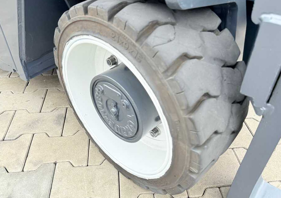 Combilift CBE4000 / TRIPLEX / 5200 / FREE-LIFT - Ричтрак с движение в 4 посоки: снимка 5 Combilift CBE4000 / TRIPLEX / 5200 / FREE-LIFT - Ричтрак с движение в 4 посоки: снимка 5