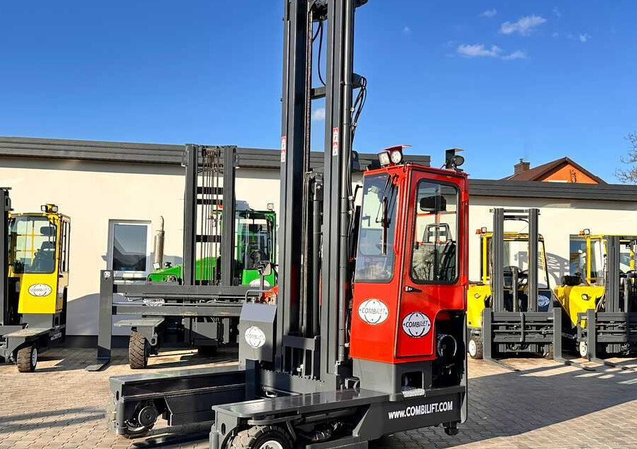 Combilift COMBILIFT C4000 – TRIPLEX 9300 mm – Year 2017 – GAS – FREE LIFT – FORK SIDE SHIFT – CONDITION 5/5 - Ричтрак с движение в 4 посоки: снимка 1 Combilift COMBILIFT C4000 – TRIPLEX 9300 mm – Year 2017 – GAS – FREE LIFT – FORK SIDE SHIFT – CONDITION 5/5 - Ричтрак с движение в 4 посоки: снимка 1