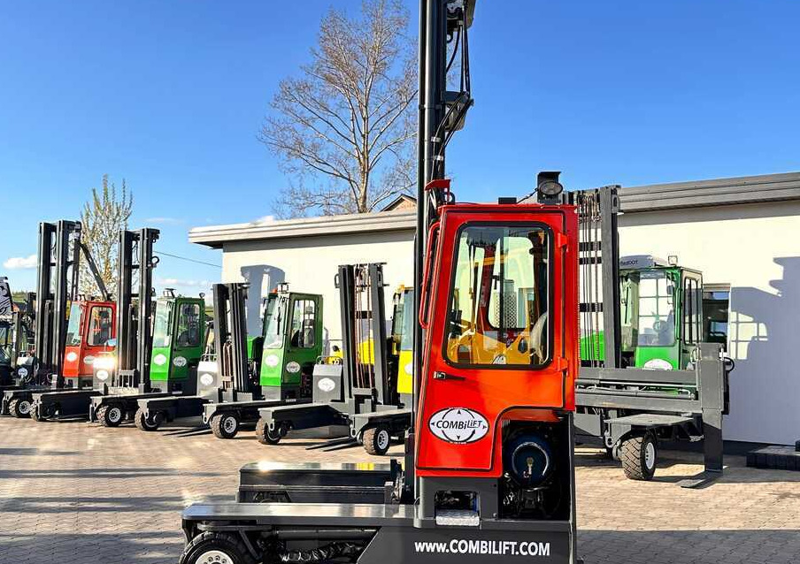 Combilift COMBILIFT C4000 – TRIPLEX 9300 mm – Year 2017 – GAS – FREE LIFT – FORK SIDE SHIFT – CONDITION 5/5 - Ричтрак с движение в 4 посоки: снимка 3 Combilift COMBILIFT C4000 – TRIPLEX 9300 mm – Year 2017 – GAS – FREE LIFT – FORK SIDE SHIFT – CONDITION 5/5 - Ричтрак с движение в 4 посоки: снимка 3
