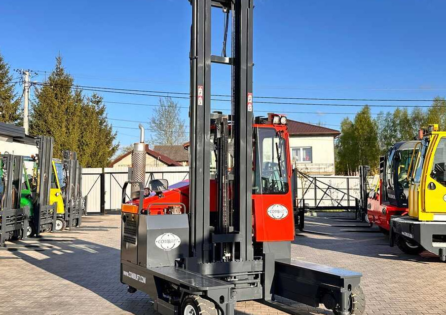 Combilift COMBILIFT C4000 – TRIPLEX 9300 mm – Year 2017 – GAS – FREE LIFT – FORK SIDE SHIFT – CONDITION 5/5 - Ричтрак с движение в 4 посоки: снимка 5 Combilift COMBILIFT C4000 – TRIPLEX 9300 mm – Year 2017 – GAS – FREE LIFT – FORK SIDE SHIFT – CONDITION 5/5 - Ричтрак с движение в 4 посоки: снимка 5