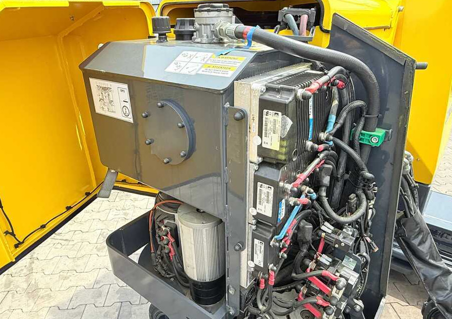 Ричтрак с движение в 4 посоки Combilift MR / ELECTRIC / TRIPLEX – 6000MM / FULL FREE LIFT / WIDE POSITIONER / FORK SIDESHIFT / ONLY 1400 HOURS / LIKE NEW: снимка 33
