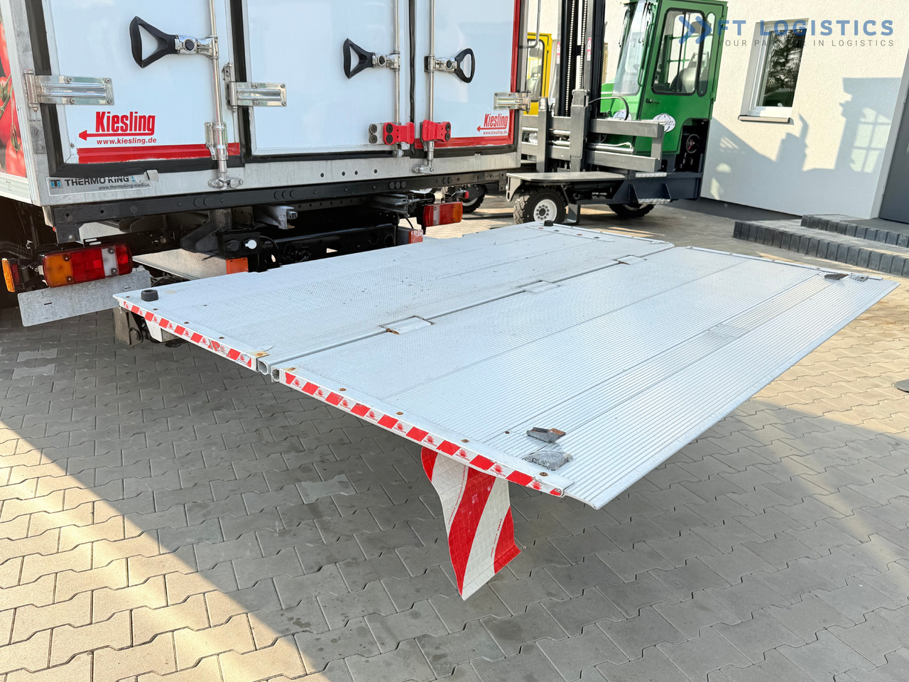 Рефрижератор камион За превоз на хранителни стоки MAN TGM 18.290 / THERMOKING T-1200R / BI-TEMPERATURE / 19 PALLETS / 90% TYRES / EXCELLENT CONDITION / DHOLLANDIA TAIL LIFT / SIDE DOOR / PAYLOAD 8,220 KG: снимка 38