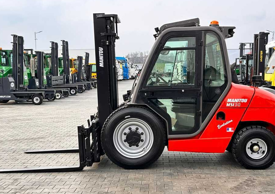 Manitou MSI30 / DIESEL / DUPLEX / 3400MM / CABIN / FORK POSITIONER / SIDE SHIFT / LIKE NEW - Мотокар с висока проходимост: снимка 3 Manitou MSI30 / DIESEL / DUPLEX / 3400MM / CABIN / FORK POSITIONER / SIDE SHIFT / LIKE NEW - Мотокар с висока проходимост: снимка 3