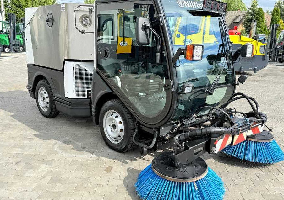 Nilfisk Nilfisk City Ranger 3500 – Articulated Municipal Sweeper | Year 2017 | On - Мотометачна машина: снимка 5 Nilfisk Nilfisk City Ranger 3500 – Articulated Municipal Sweeper | Year 2017 | On - Мотометачна машина: снимка 5